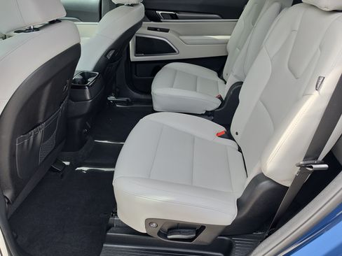 Certified 2024 Kia Telluride S w/ S Sunroof Package FWD image 16