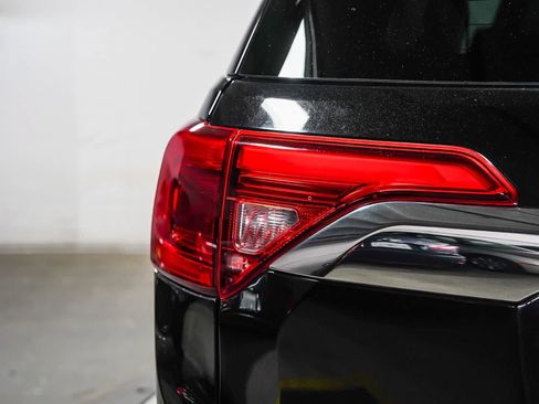 Used 2017 GMC Acadia SLT FWD image 11