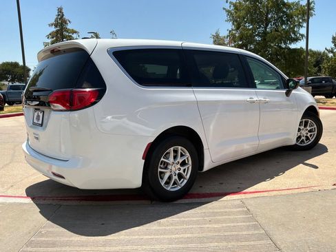 Used 2024 Chrysler Voyager LX FWD image 6