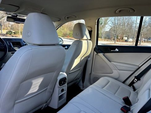 Used 2016 Volkswagen Tiguan S image 16