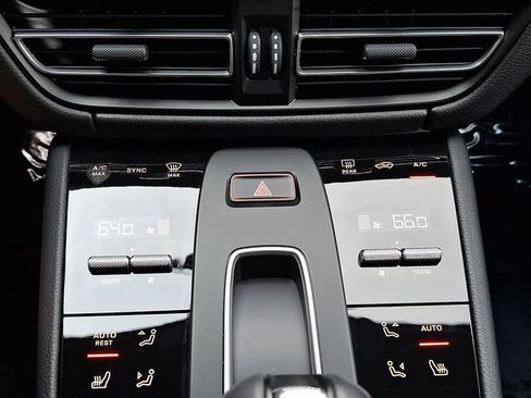 Certified 2026 Porsche Macan AWD/4WD image 20