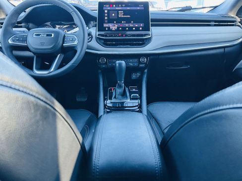 Used 2023 Jeep Compass Limited image 23