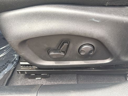 Used 2025 Jeep Compass Limited AWD/4WD image 17