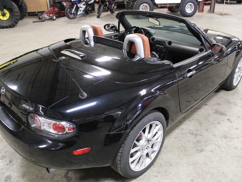 Used 2008 MAZDA MX-5 Miata Grand Touring w/ Premium Pkg image 30