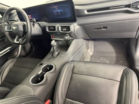 Used 2025 Ford Mustang Premium image 9