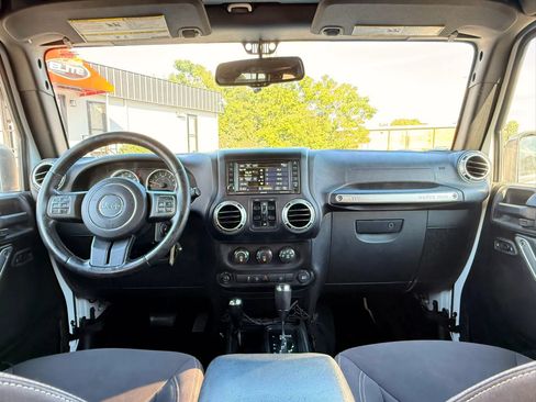 Used 2015 Jeep Wrangler Unlimited Sahara w/ Connectivity Group AWD/4WD image 14