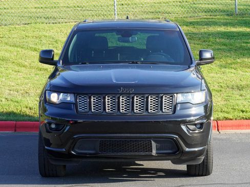 Used 2019 Jeep Grand Cherokee Altitude AWD/4WD image 3