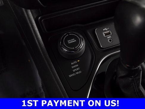 Certified 2023 Jeep Cherokee Altitude Lux image 30