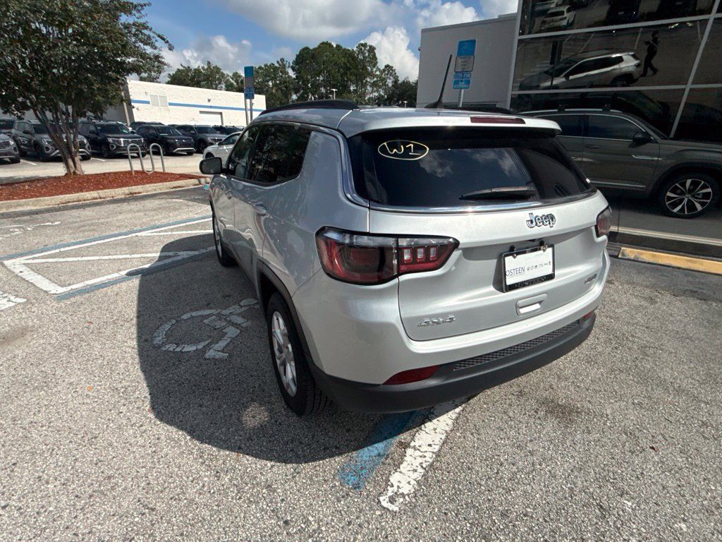 Used 2024 Jeep Compass Latitude AWD/4WD image 10