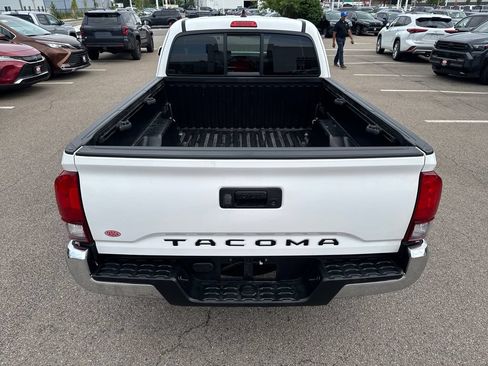 Used 2022 Toyota Tacoma SR5 RWD image 6