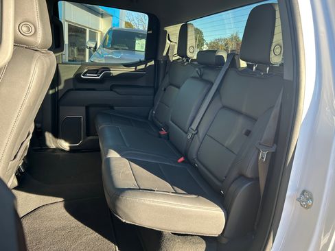 Used 2025 GMC Sierra 1500 SLT image 30