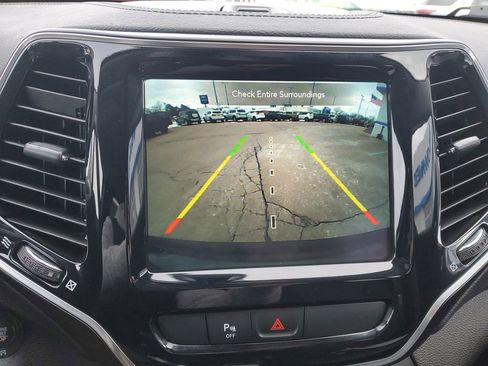 Used 2019 Jeep Cherokee Limited image 16