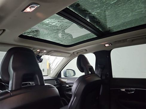 Used 2020 Volvo XC90 T6 Momentum image 22