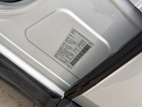 Used 2024 Nissan Pathfinder S image 20