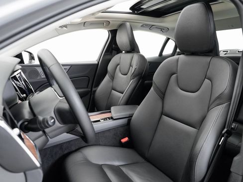 Used 2024 Volvo S60 B5 Plus image 5