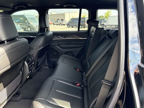 New 2025 Jeep Grand Cherokee Limited w/ Black Appearance Package image 30