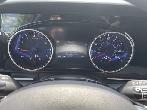 Used 2024 Kia Carnival EX FWD image 24
