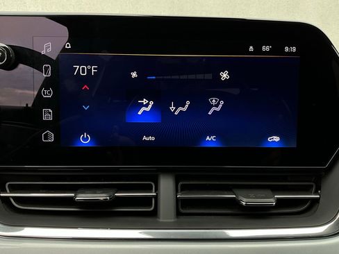 Used 2025 Chevrolet Trax LT image 28