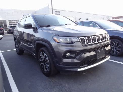 Used 2023 Jeep Compass Limited image 3
