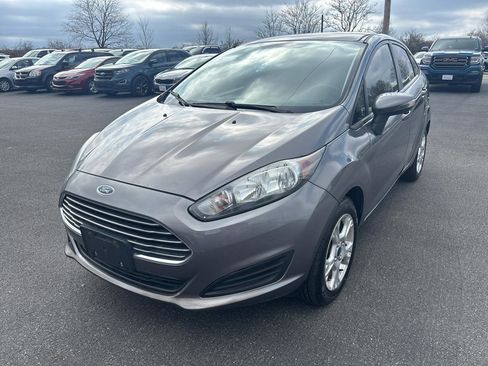Used 2014 Ford Fiesta SE image 2