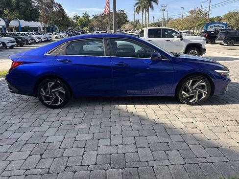 Used 2025 Hyundai Elantra SEL FWD image 14