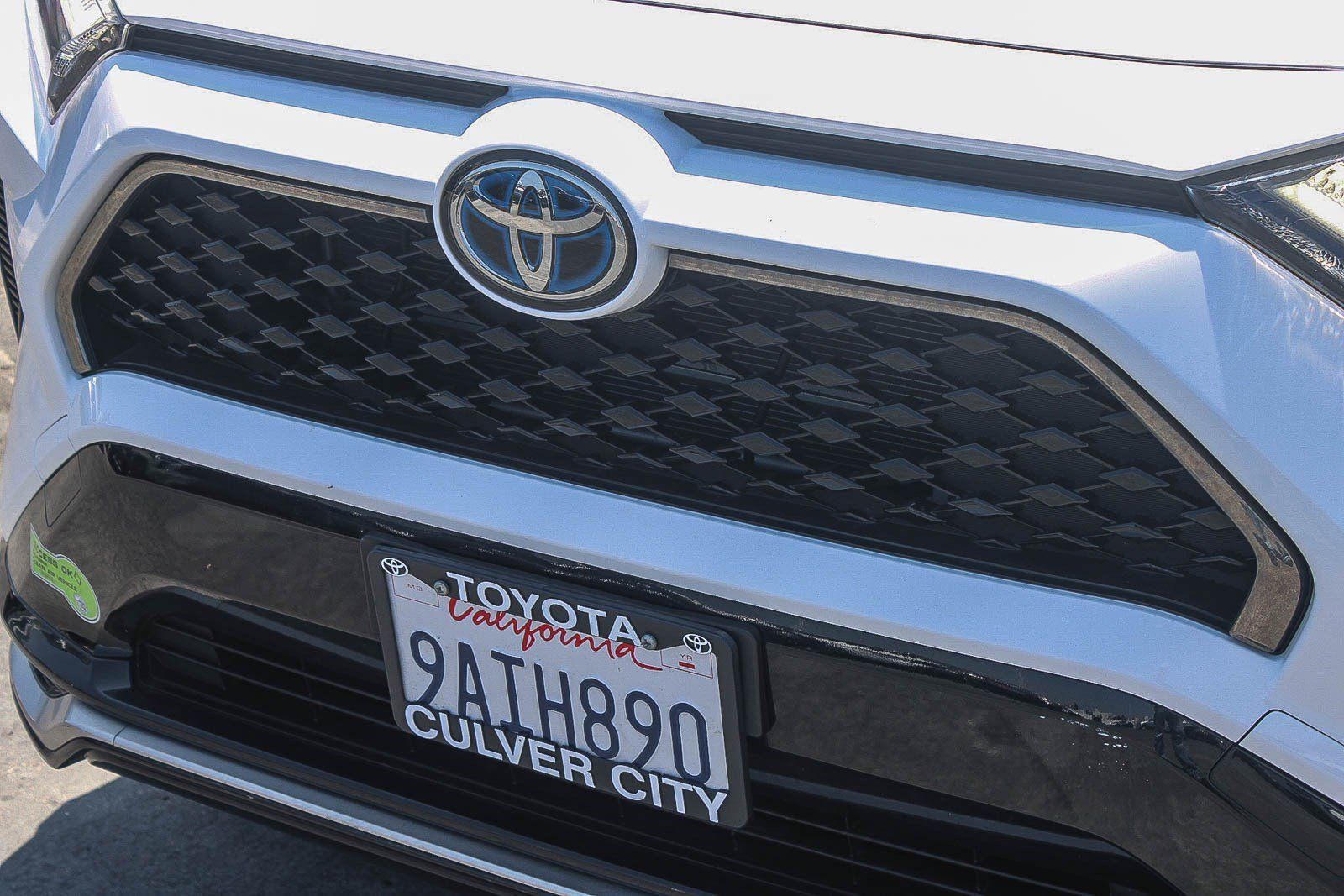 Used 2022 Toyota RAV4 SE w/ Weather & Moonroof Package AWD/4WD image 6
