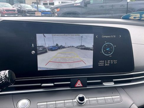 Used 2025 Hyundai Elantra SEL FWD image 14