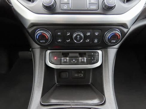 Used 2023 GMC Acadia SLT w/ Preferred Package image 24