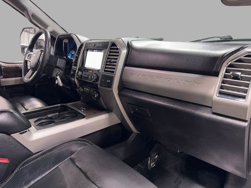 Used 2017 Ford F250 Lariat w/ Lariat Value Package image 31