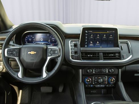 Used 2024 Chevrolet Tahoe Premier AWD/4WD image 3