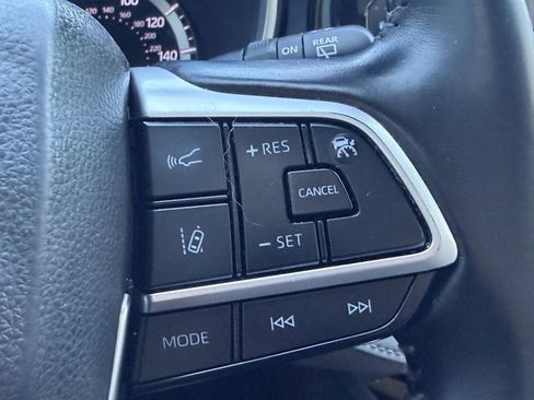 Used 2023 Toyota Highlander XLE FWD image 31