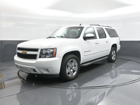 Used 2014 Chevrolet Suburban LT AWD/4WD image 3