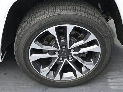 Used 2022 Jeep Grand Cherokee Overland image 39