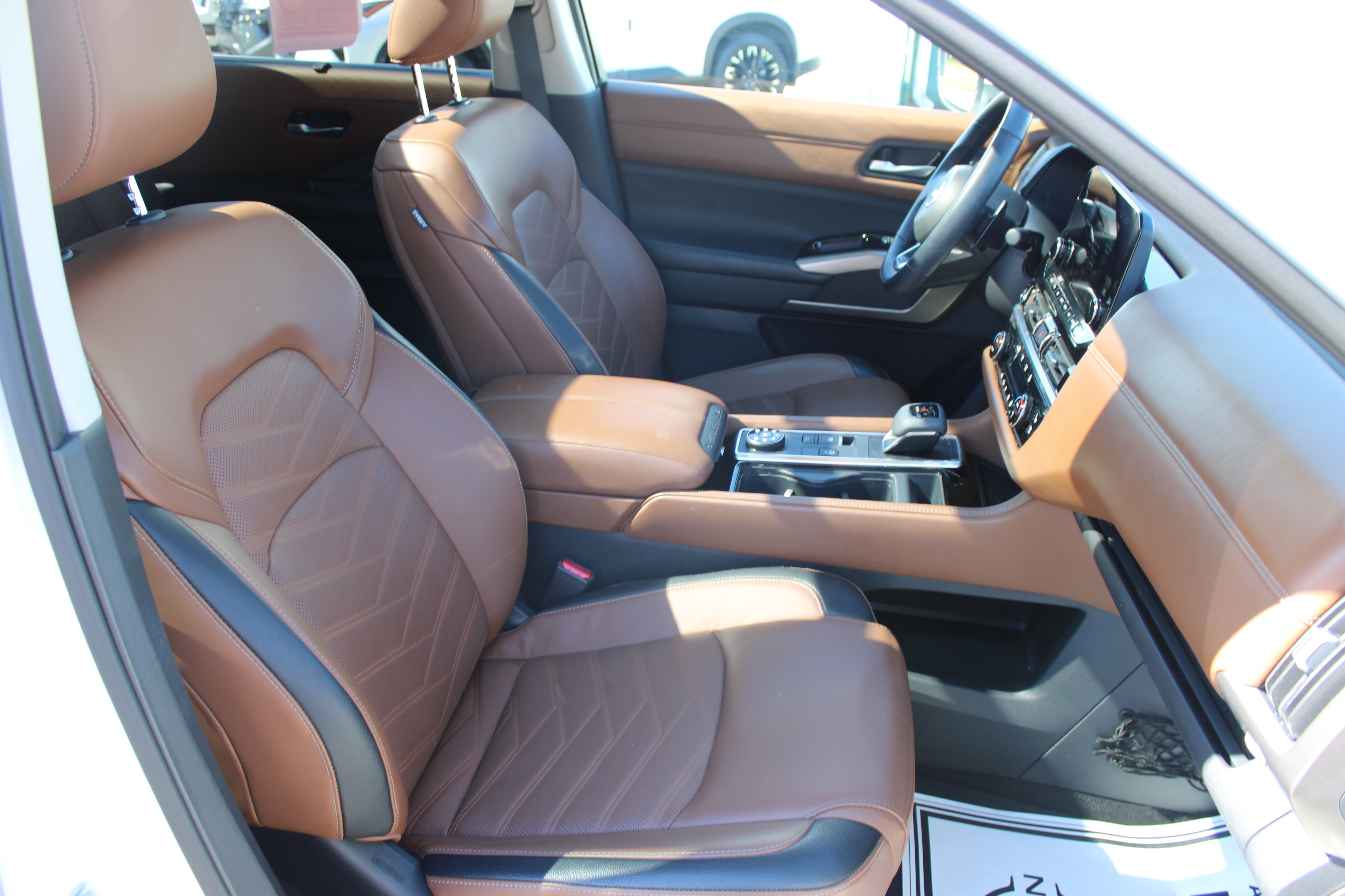 Certified 2024 Nissan Pathfinder Platinum AWD/4WD image 17