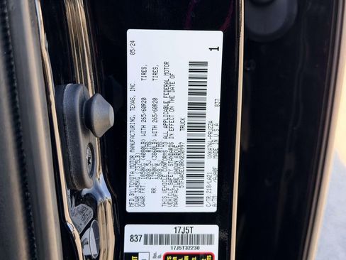 Used 2024 Toyota Tundra Platinum AWD/4WD image 28