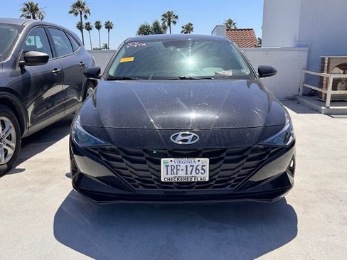 Used 2023 Hyundai Elantra SE image 2
