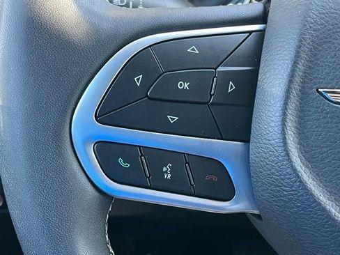 Used 2025 Chrysler Pacifica Select FWD image 36