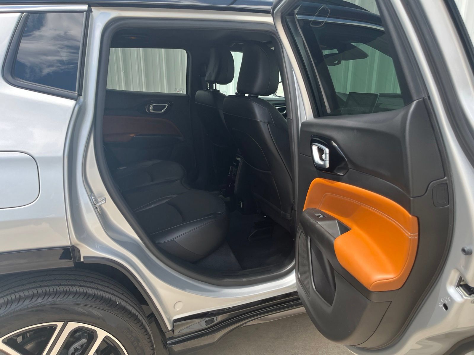 Used 2025 Jeep Compass Limited w/ Elite Group AWD/4WD image 14