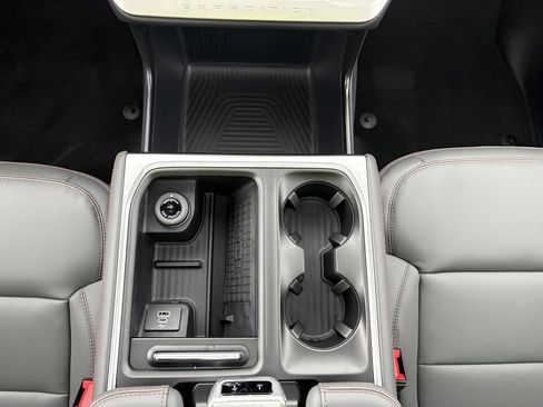 New 2025 Ford Expedition Active image 31