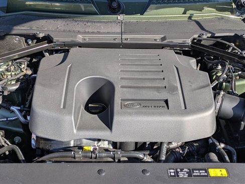 New 2026 Land Rover Defender 130 X-Dynamic SE image 18