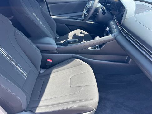 Used 2024 Hyundai Elantra SEL FWD image 7
