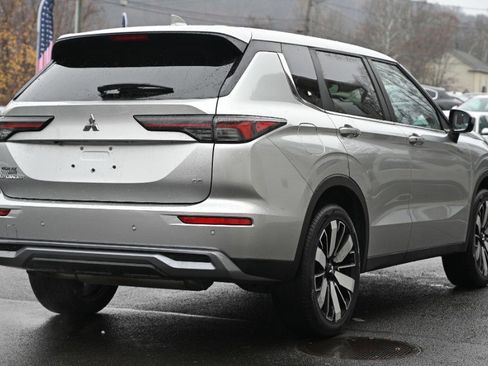 Used 2025 Mitsubishi Outlander SE image 8