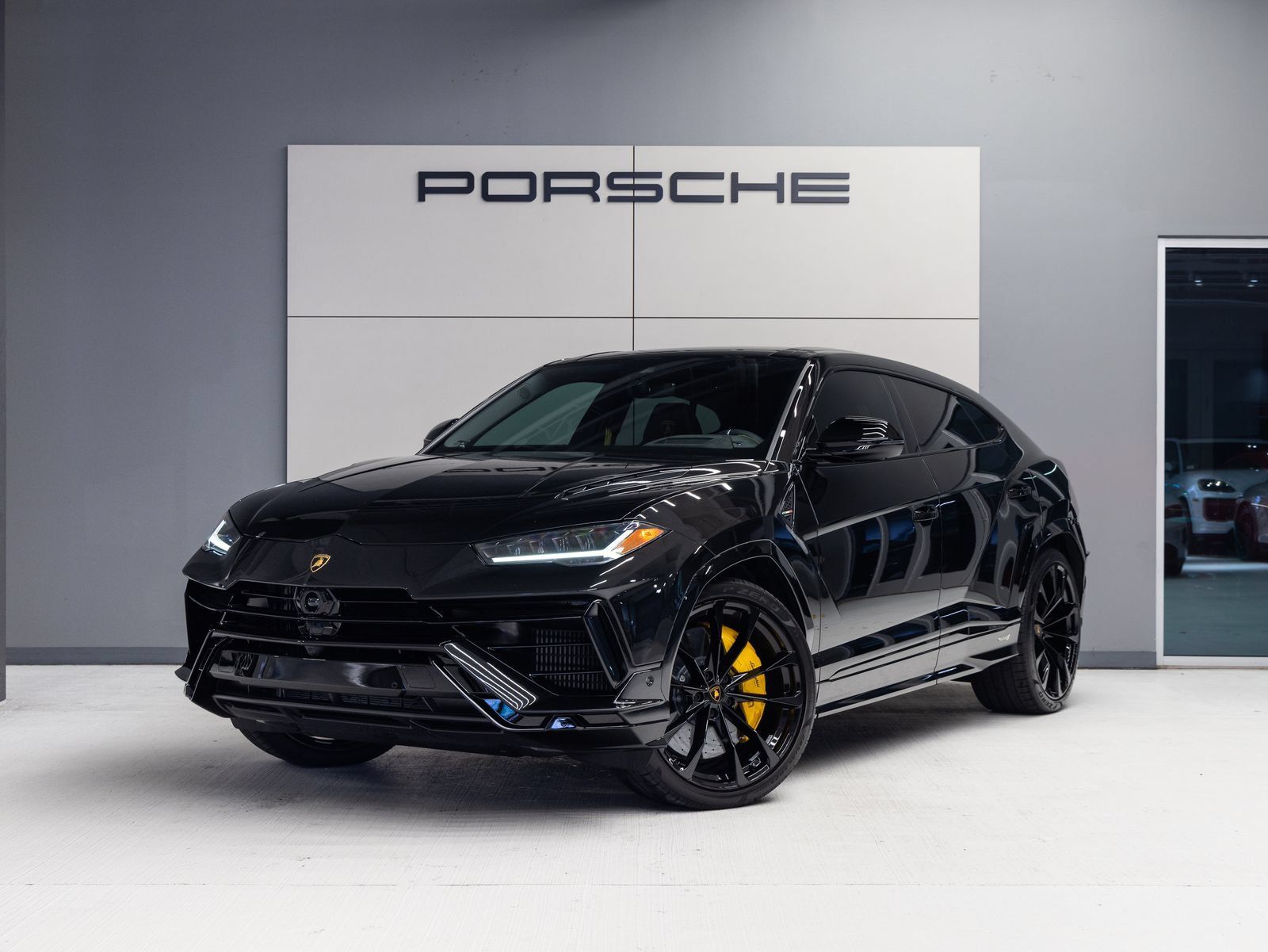 Used 2024 Lamborghini Urus S AWD/4WD image 1