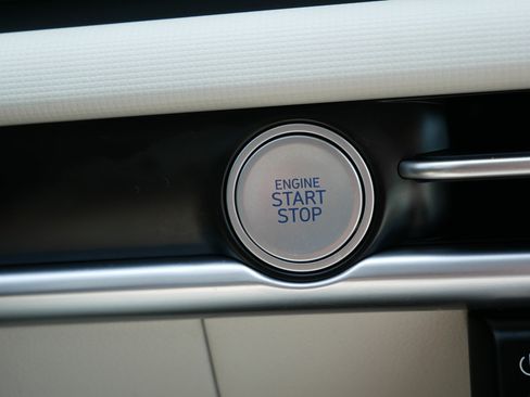 Certified 2025 Hyundai Tucson SE image 31