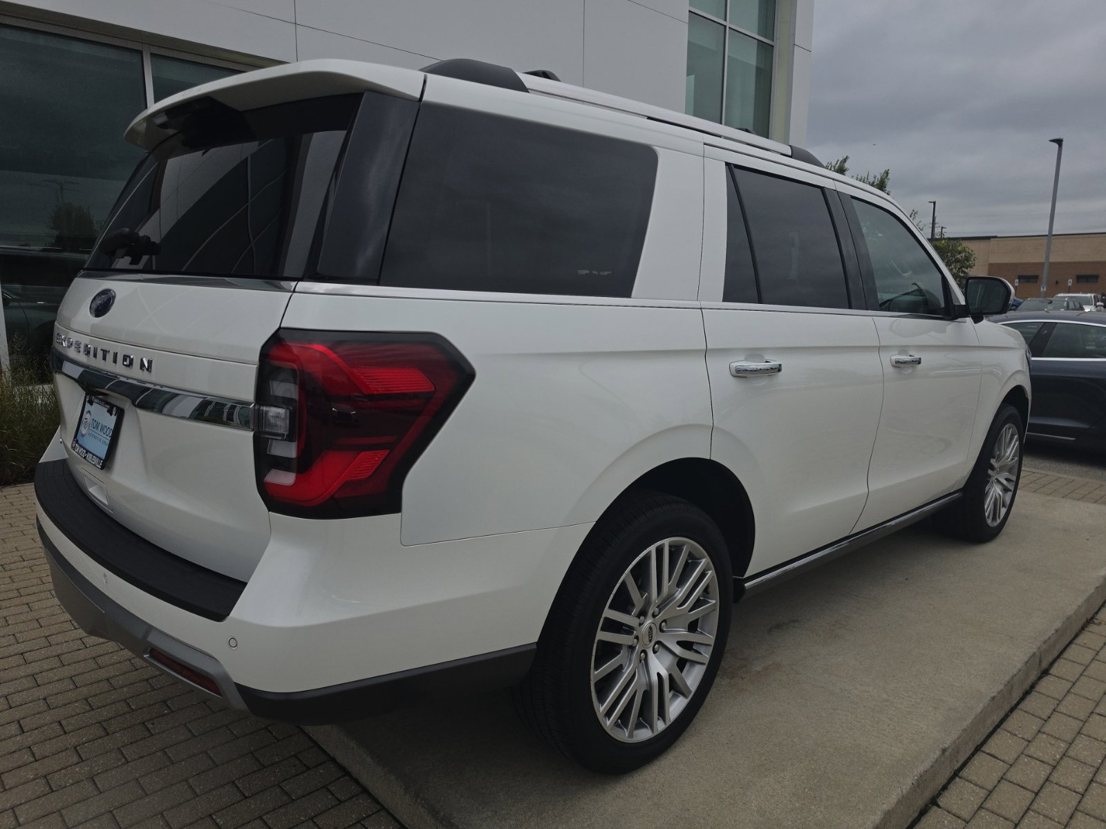 Used 2023 Ford Expedition Limited AWD/4WD image 7