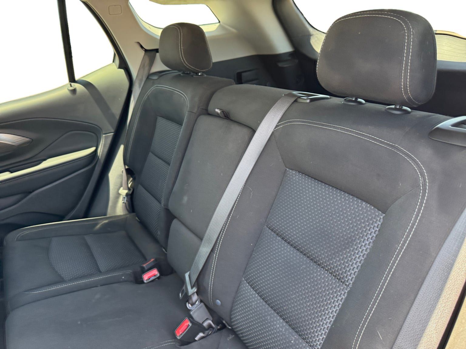 Used 2024 GMC Terrain SLE w/ Driver Convenience Package FWD image 16