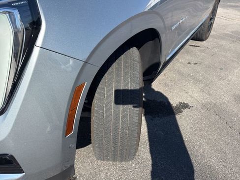 Used 2025 GMC Yukon Denali w/ Denali Reserve Package image 26