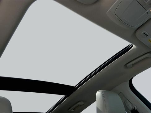 Used 2021 Ford Edge Titanium FWD image 14