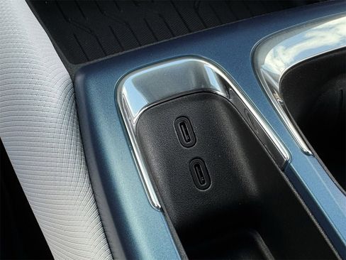 New 2026 Chevrolet Equinox EV LT image 15