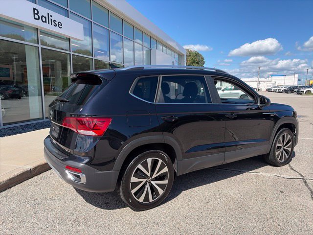 Certified 2023 Volkswagen Taos SE w/ Panoramic Sunroof Package AWD/4WD image 3
